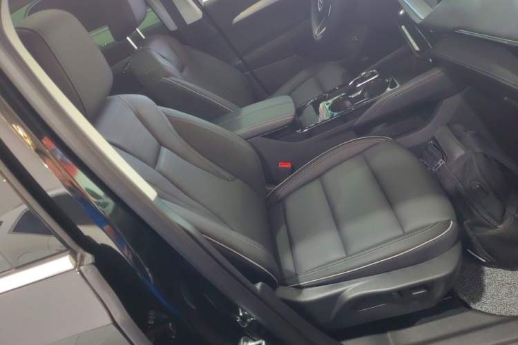 Used Buick Envision 2025 Encore Plus 28T Two-Wheel-Drive Platinum Edition