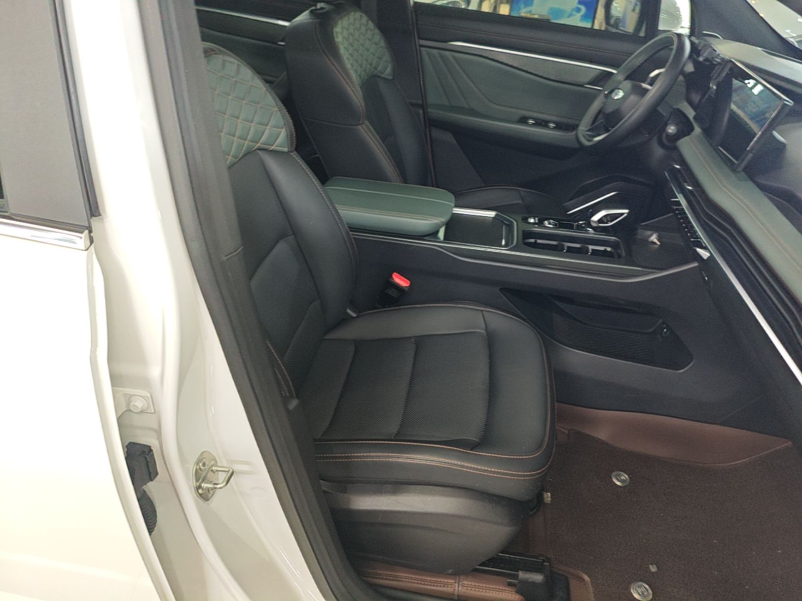 Geely Auto Haoyue L 2023 2.0T DCT Prestige Edition — снимка 19