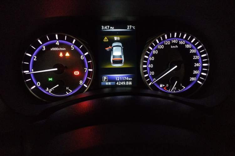 Used Infiniti Q50L 2015 2.0T Enjoyment Edition Odometer Close Up