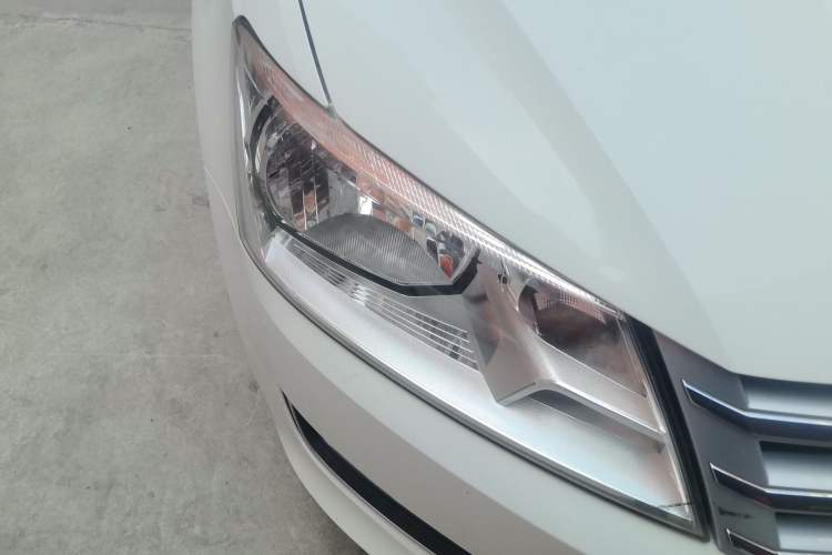 Used Volkswagen Santana 2015 1.6L Automatic Luxury Edition Right Front Headlight