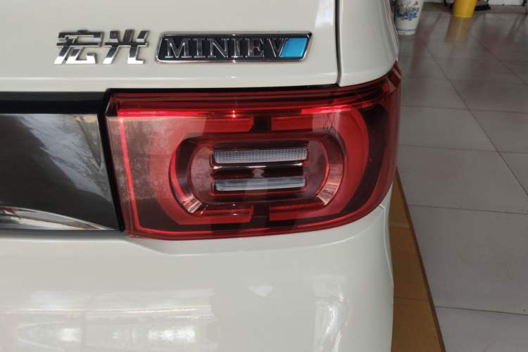 Used Wuling Hongguang MINIEV 2022 Macaron Premium Model – Lithium Iron Phosphate Right Rear Taillight
