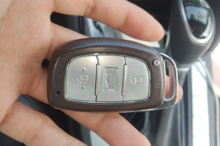 Used Hyundai Elantra (6th Generation / Lingdong) 2016 1.6L Automatic ZhiXuan – Elite Version Vehicle Key