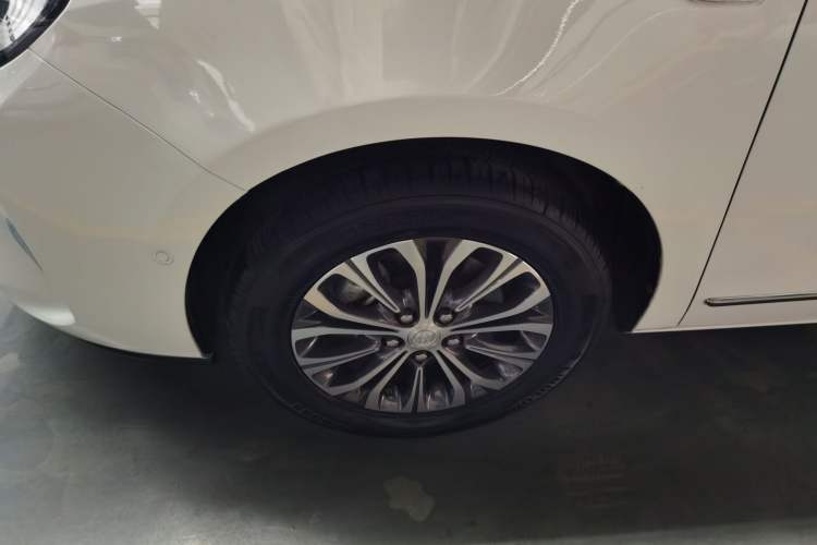 Used Buick GL8 2021 Land Cruiser Executive 652T Premium Model Exterior 4