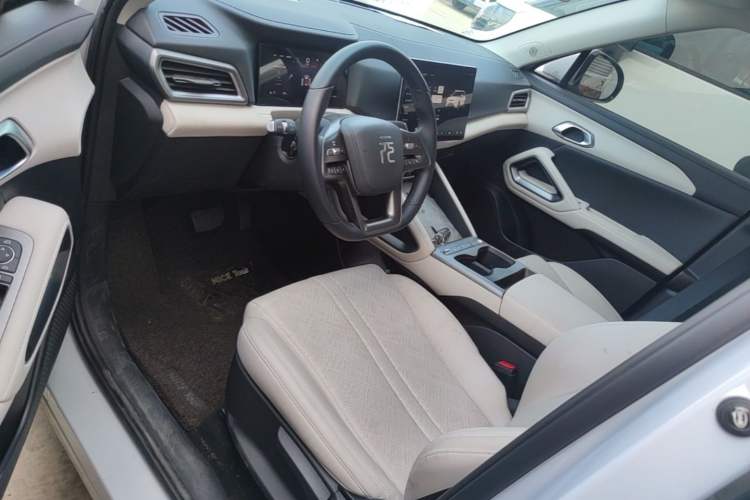 Used BYD Yuan UP 2025 Intelligent Driving Version 401 KM Dynamic Edition