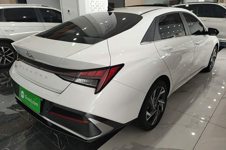 Used Hyundai Elantra 2023 1.5L CVT LUX Prestige Edition

