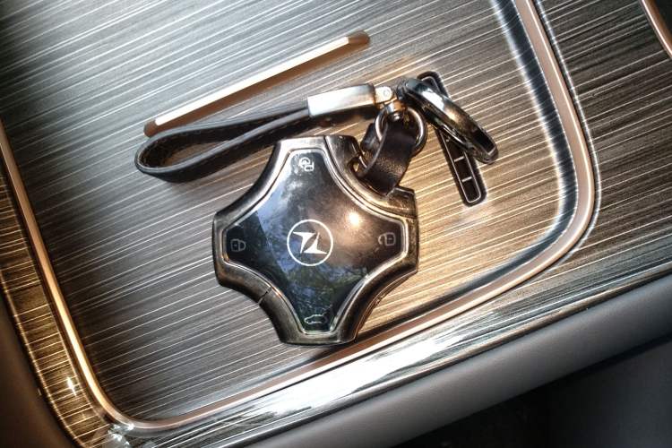 Used Dongfeng eπ eπ008 2024 210Max Range-Extended Version 6 Seats