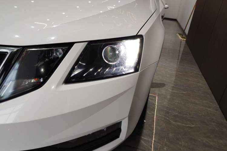 Used Skoda Octavia 2019 1.5L Automatic SmartDrive Comfort Edition China VI Standard
