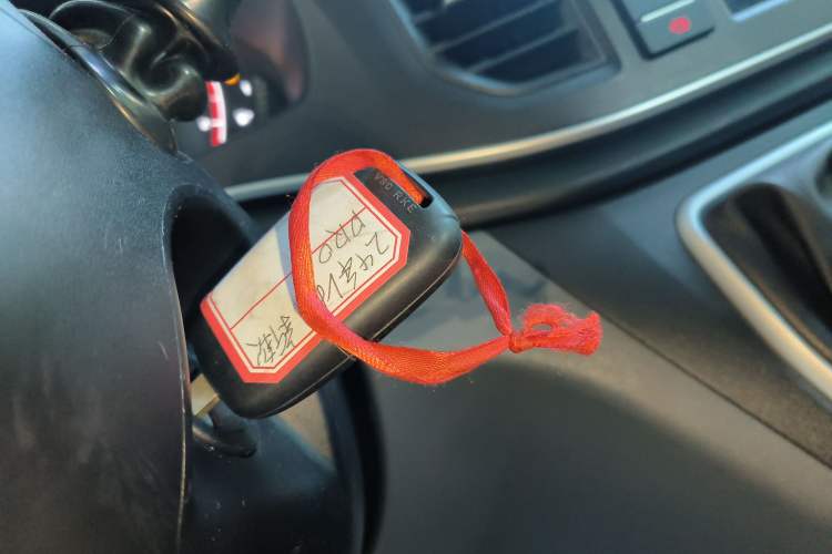 Used SAIC MAXUS Xintu V80 2024 Aoyuntong 6MT Short-Wheelbase Mid-Roof Model 147 Ps 5/6 Seats
