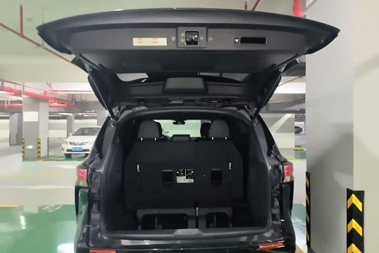 Used Toyota SIENNA 2023 2.5L Hybrid Deluxe Edition