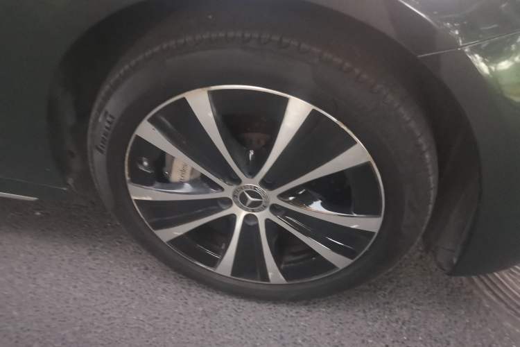 Used Mercedes-Benz E-Class New Energy 2022 Restyled E 350 e L Plug-in Hybrid Sports Sedan Right Front Wheel Hub