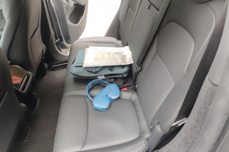 Used Tesla Model Y 2025 Long-Range All-Wheel-Drive Version