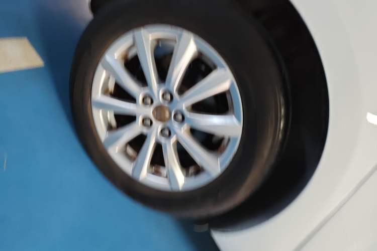 Used Buick GT 2013 GT 1.6L Automatic Fashion Edition Right Rear Wheel Hub