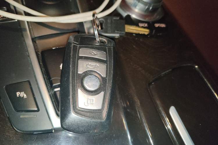 Used BMW 5 Series 2014 525Li Leading Model