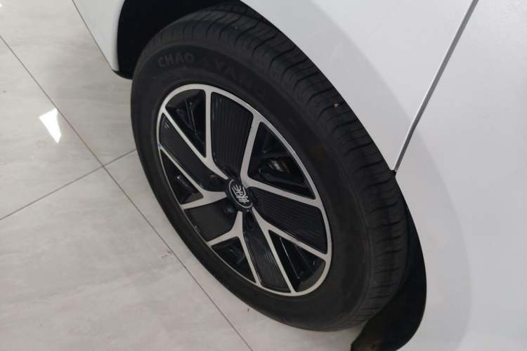 Used BYD Qin L 2024 DM-i 80KM Beyond Model Right Rear Wheel Hub