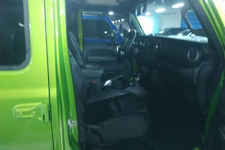 Used Jeep Wrangler 2019 2.0T Sahara Four-Door Version China VI Emission Standard