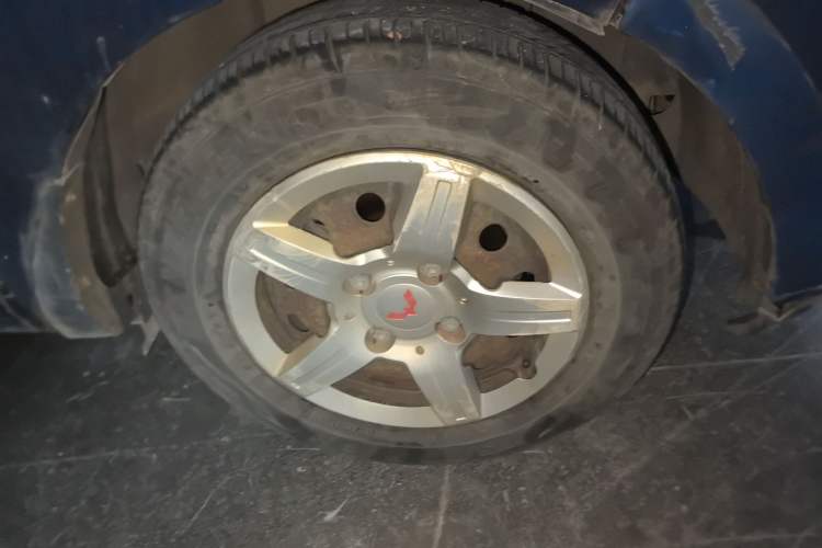 Used Wuling Hongguang 2014 1.5L Base Version Right Front Wheel Hub