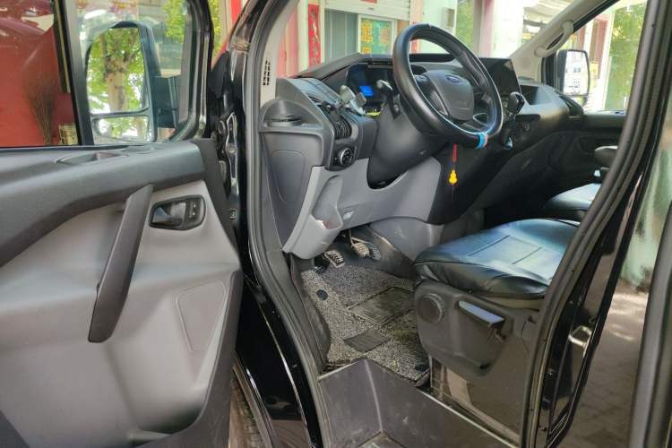 Used Ford Transit 2019 2.0T Diesel Multi-Purpose Commercial Vehicle Mid-Drive Mid-Roof 6-Seater China VI Standard