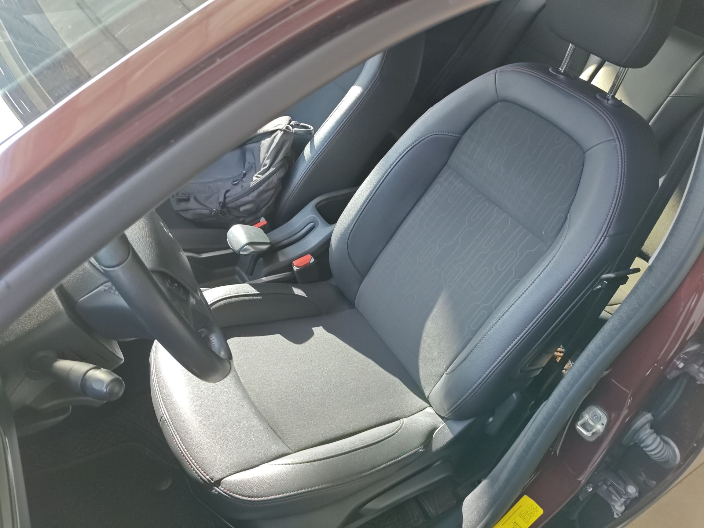 Переднее сиденье в автомобиле