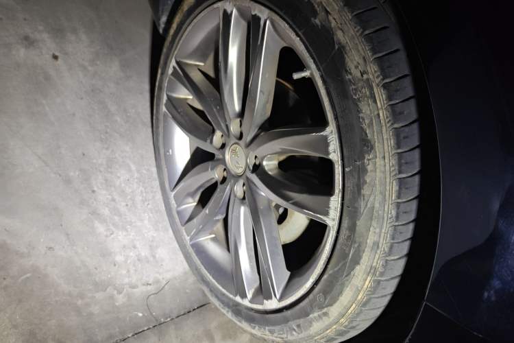 Used Hongqi H5 2018 30TD Smart Connect Dynamic Edition Right Front Wheel Hub