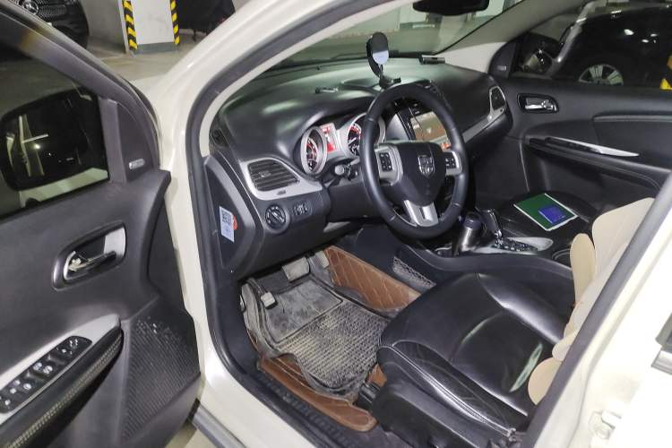 Used Dodge Journey 2013 2.4L Two-Wheel Drive Luxury Version