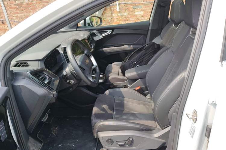 Used Audi Q4 e-tron 2022 50 e-tron quattro Visionary Edition Left Front Seat