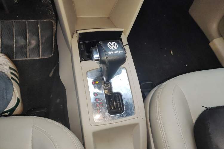 Used Volkswagen Polo 2011 Jingqu 1.6L Automatic Siku Edition Gear Lever