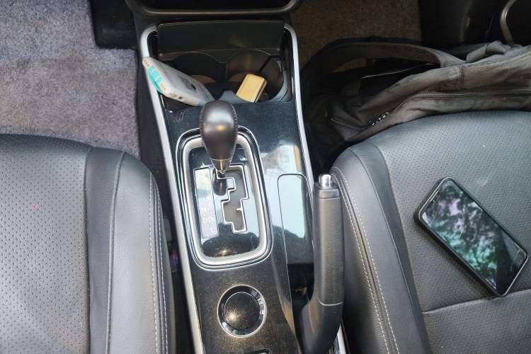 Used Mitsubishi Outlander 2018 2.0L Two-Wheel-Drive Jiale Edition 7-Seater