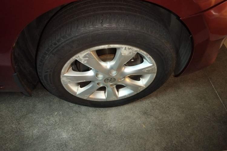 Used Nissan Tiida 2011 1.6L CVT Comfort Model Right Front Wheel Hub