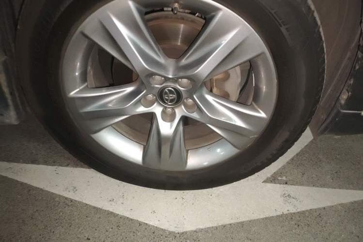 Used Toyota Highlander 2018 2.0T Four-Wheel Drive Prestige Version 7 Seats China V Emission Standard