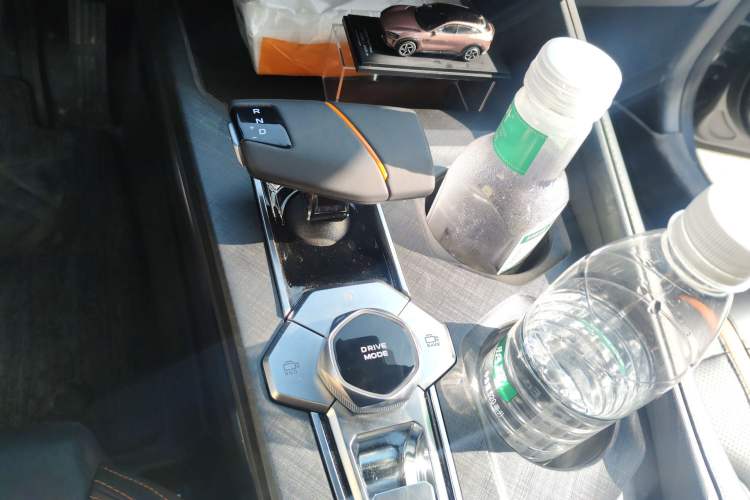 Used Changan UNI-V 2025 1.5T 500Bar Prestige Version