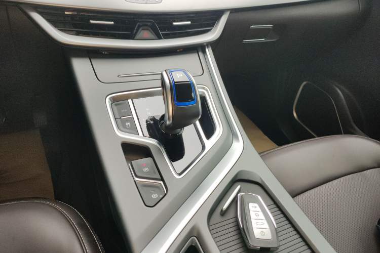 Used Livan Maple 80v L 2024 515 km Range 7 Seats