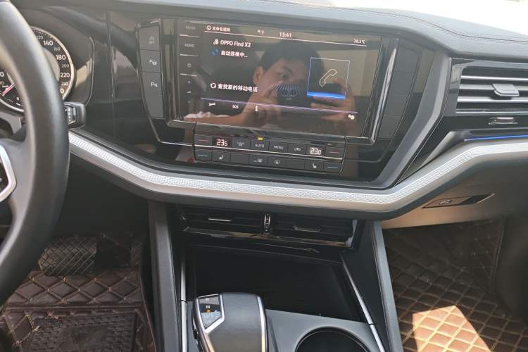 Used Volkswagen Touareg  Audio And AC Panel