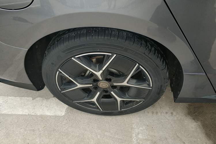 Used BYD Han 2024 EV Glory Edition 605KM Front-Wheel-Drive Premium Model
