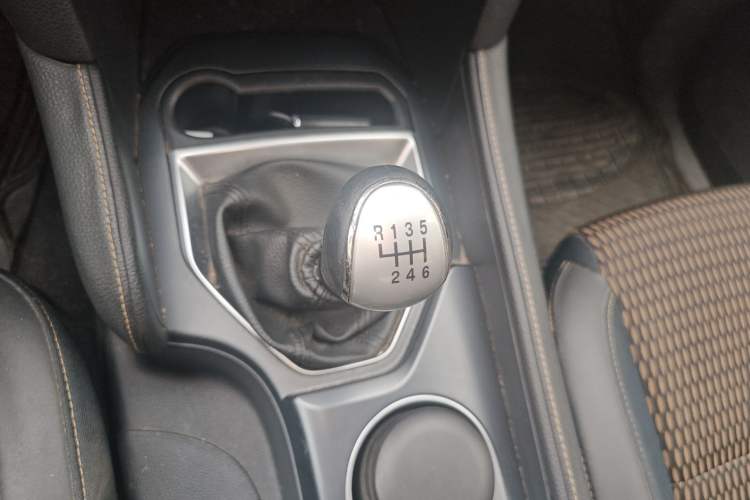 Used Foton Tunland Yutu 2020 2.0T Yutu 8 Gasoline Two-Wheel Drive Elite Version Standard Wheelbase 4G20TI5