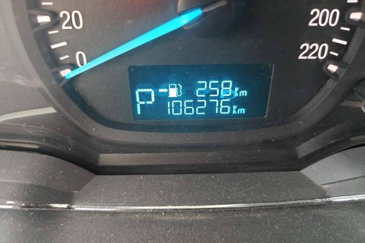 Used Ford Escort 2015 1.5L Automatic Fashion Model Odometer Close Up