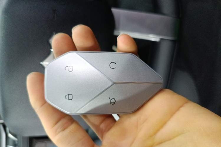 Used Formula Leopard Titanium 3 2025 501 km Range Rear-Wheel Drive Intelligent Driving Max Edition