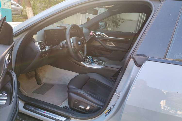 Used BMW i4 2022 eDrive40
