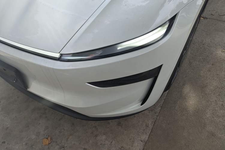 Used Tesla Model Y L 2025 Model Long-Range All-Wheel-Drive Version
