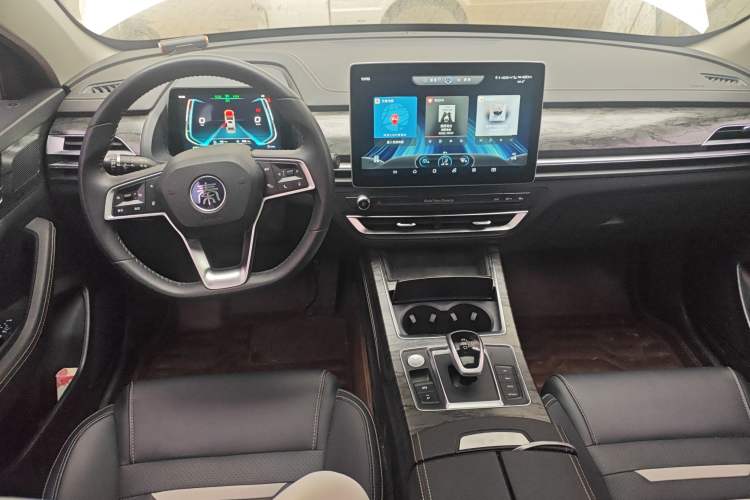Used BYD Qin Pro New Energy 2018 DM 1.5TI Automatic Smart Connect Enjoyment Model Center Console