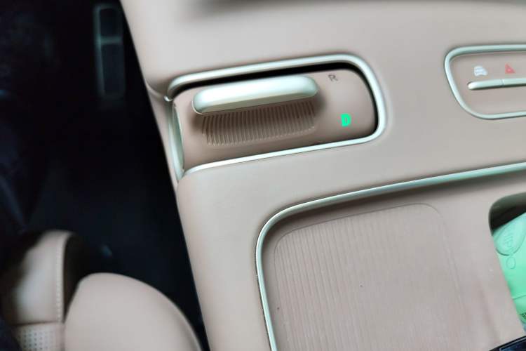 Used Nio ES8 2024 75 kWh Gear Lever