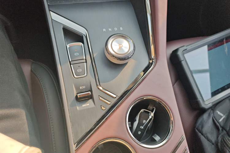 Used SOL X8 PLUS 2023 1.5 TGDI DCT ZhiShang Edition 7-Seater