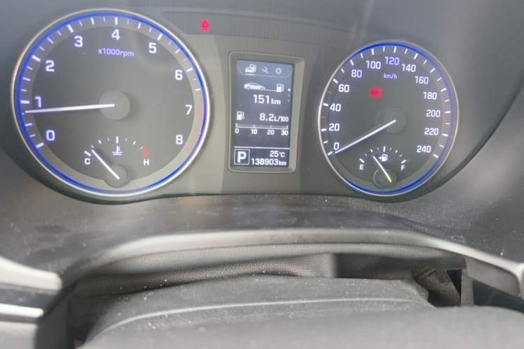 Used Hyundai Mistra 2014 1.8L Automatic Smart GLS Odometer Close Up