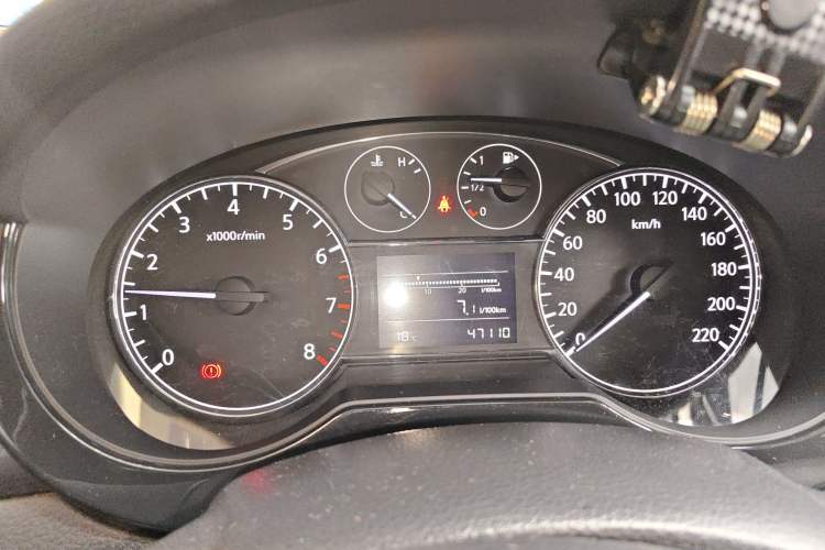 Used Nissan Tiida 2011 1.6L Manual Comfort Edition