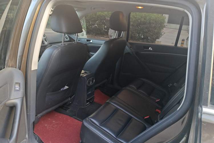 Used Volkswagen Tiguan 2015 1.8TSI Automatic All-Wheel-Drive Luxury Model
