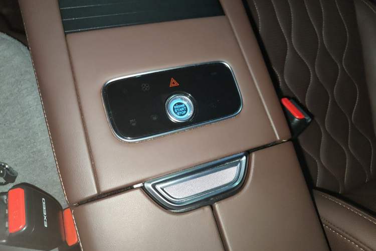 Used EXEED Lanyue 2023 400T Four-Wheel Drive Starry Edition 7-Seater Gear Lever