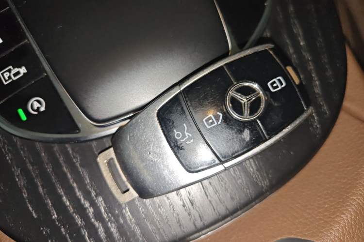 Used Mercedes-Benz E-Class 2019 E 300 L Sporty and Stylish Model
