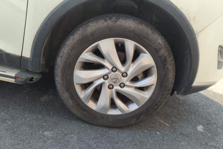 Used BAIC Weiwang S50 2016 1.5T Manual Happy Motion Superior Edition Right Front Wheel Hub