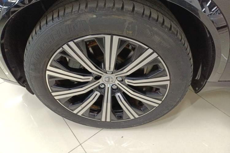 Used Volvo XC90 2018 T6 Prestige 7-Seater Left Front Wheel Hub