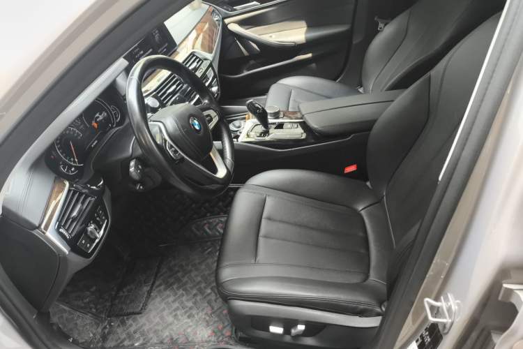 Used BMW 5 Series 2018 525Li Luxury Package
