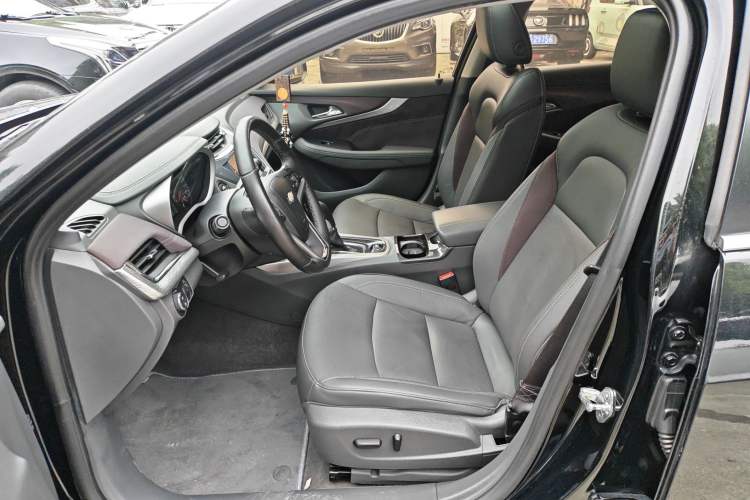 Used Chevrolet Malibu 2017 1.5T Automatic Luxury Edition Left Front Seat